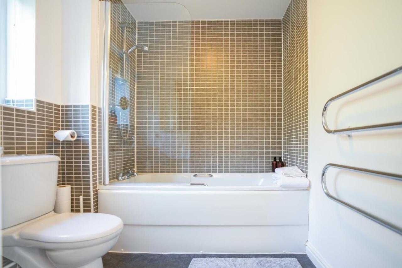 Stylish Apartment With Private Parking Cardiff Exteriér fotografie